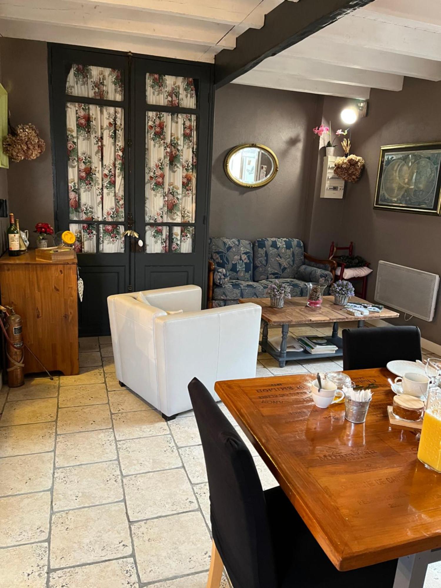 Chambres Et Gite Peyroutas " Camille" Vignonet St Emilion Kültér fotó